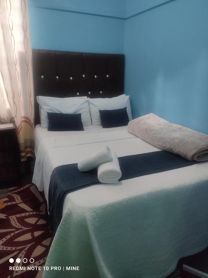 The Croc Guest House Springs  Bagian luar foto