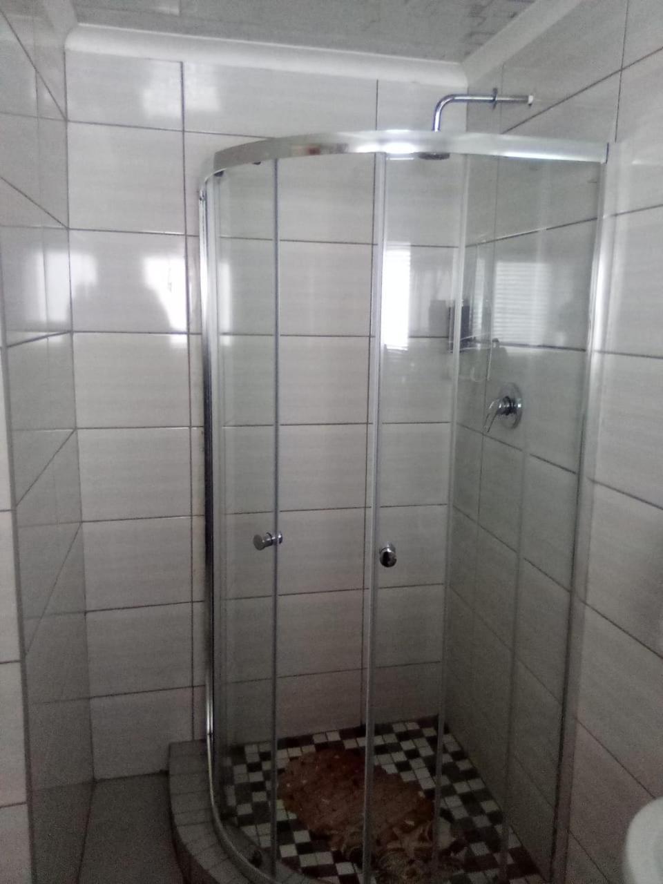 The Croc Guest House Springs  Bagian luar foto