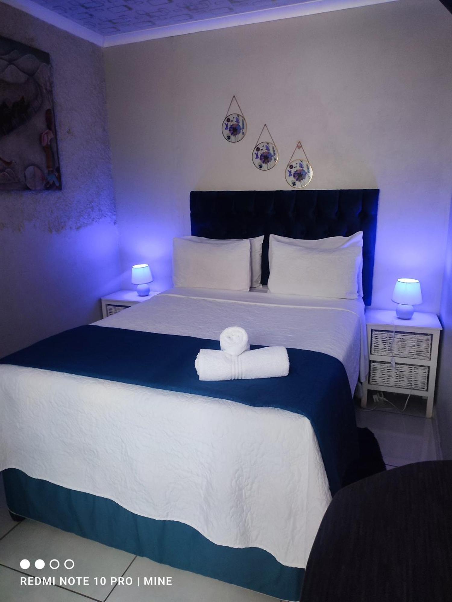 The Croc Guest House Springs  Bagian luar foto