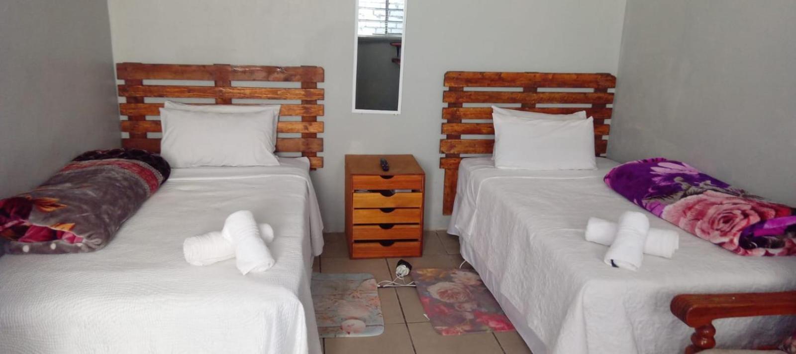 The Croc Guest House Springs  Bagian luar foto